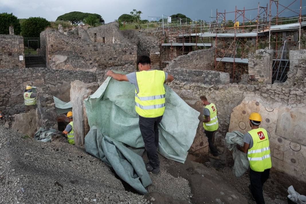 15 dakikada yeryüzünden silinen Pompei'de yeni keşif: Fırına sığınmışlar... 7